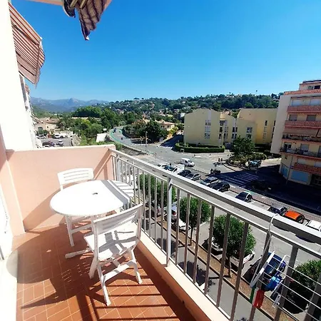 Apartment Traversant Avec Parking Gratuit Et Navette Gratuite A 2 Mn A Pied