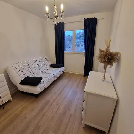 Apartment Traversant Avec Parking Gratuit Et Navette Gratuite A 2 Mn A Pied