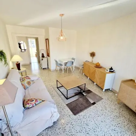 Apartment Traversant Avec Parking Gratuit Et Navette Gratuite A 2 Mn A Pied Cagnes-sur-Mer